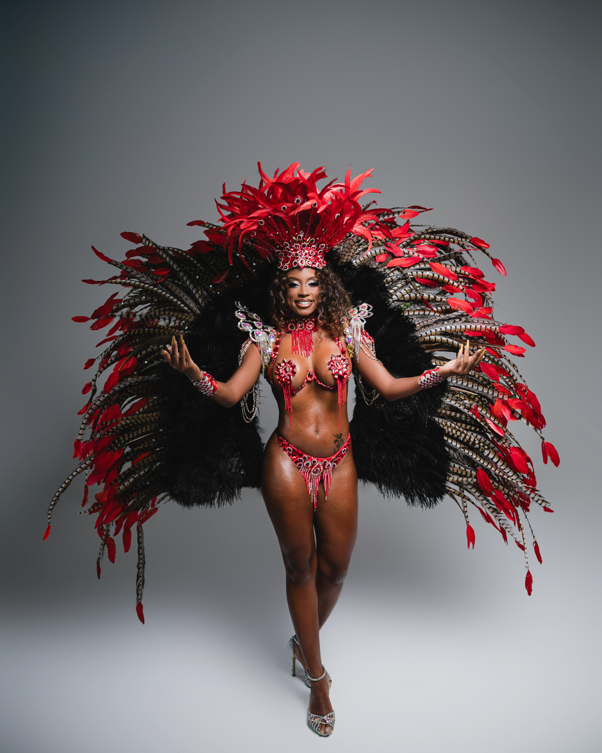 Ex-BBB Lumena Aleluia é anunciada como musa da Estácio de Sá para o Carnaval 2026