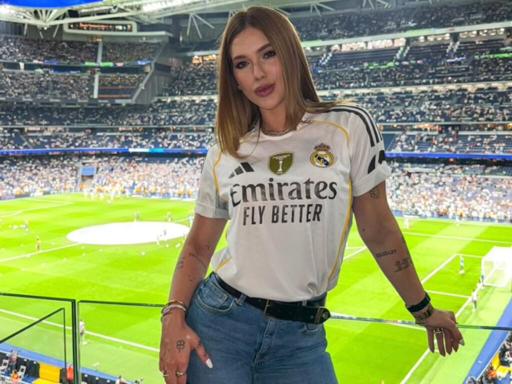 virginia-fonseca-causa-em-madri-com-camisa-de-vini-jr.-para-assistir-jogo