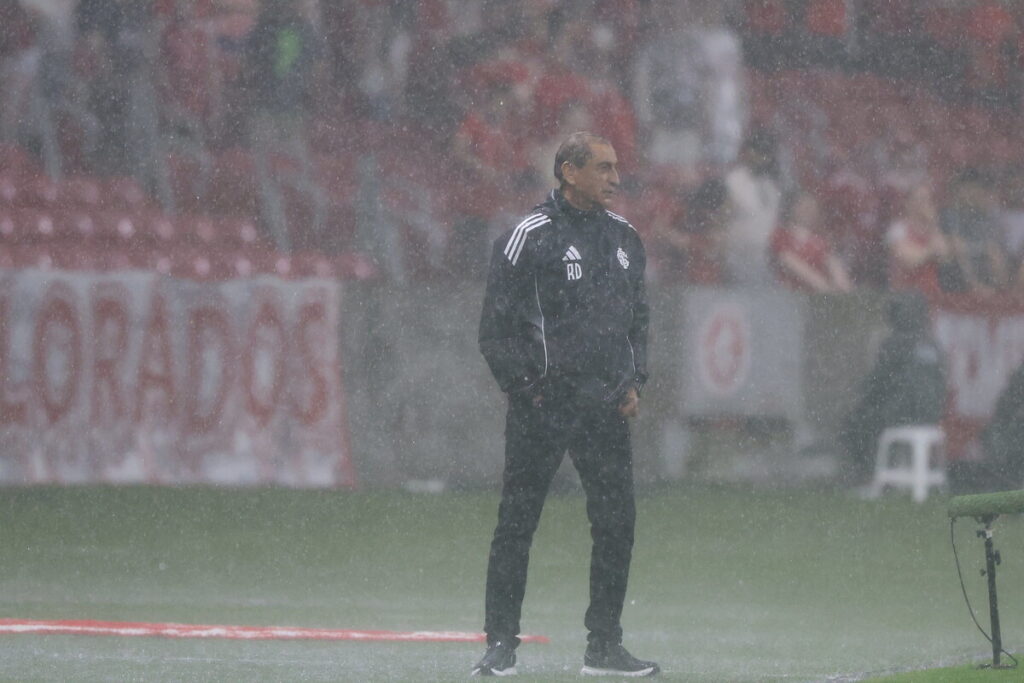ramon-diaz-conquista-primeira-vitoria-no-comando-do-internacional