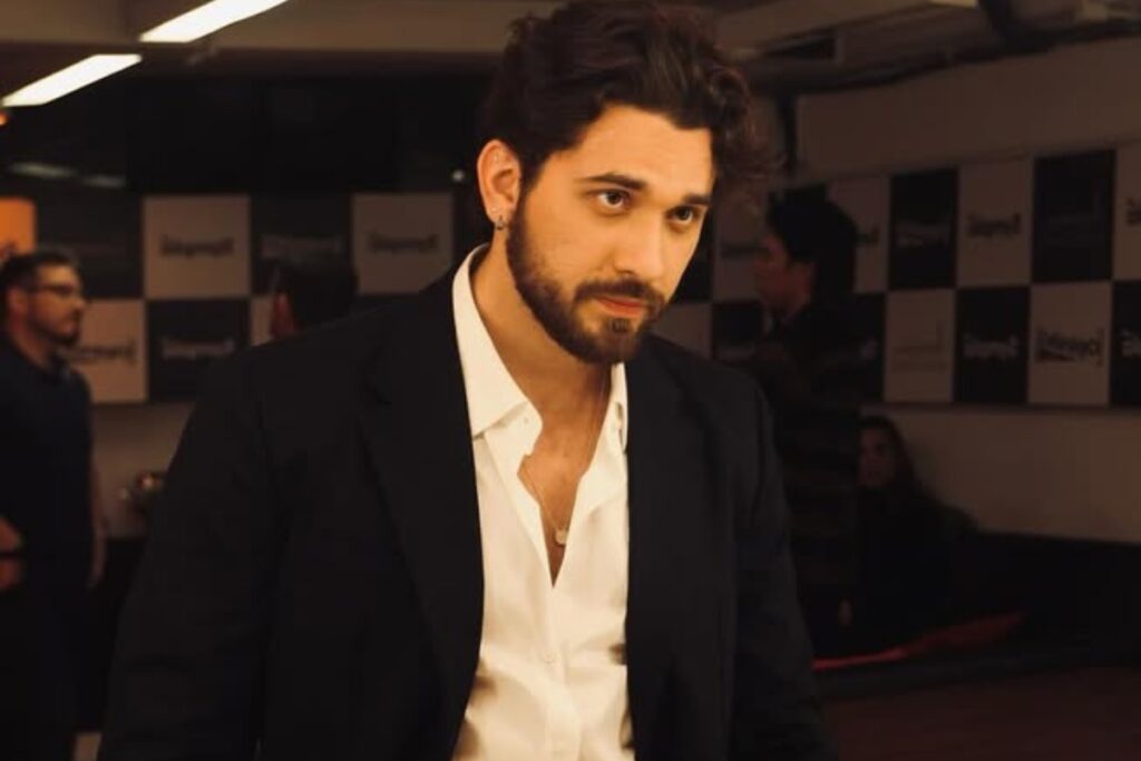 mioto-se-afasta-das-redes-em-meio-a-fofocas-de-ana-castela-e-ze-felipe