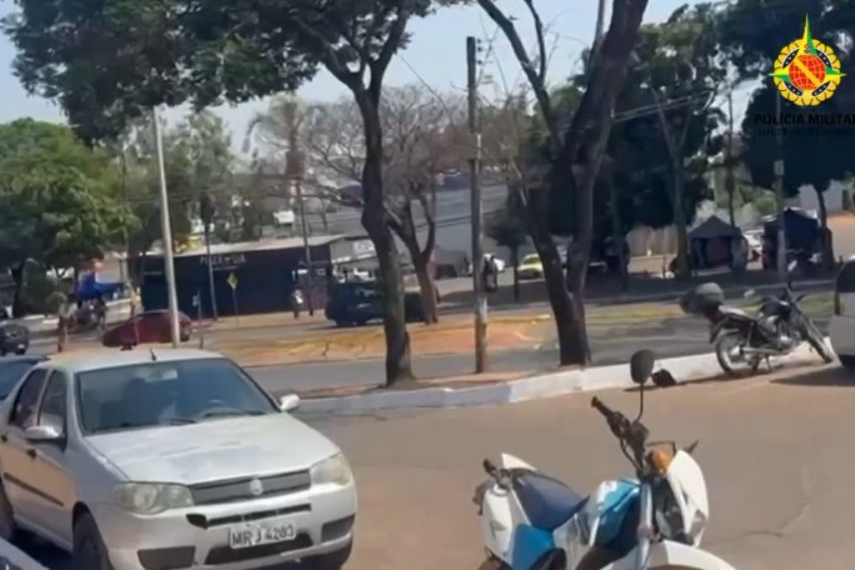 Homem é preso com explosivos próximo a local onde bomba foi encontrada