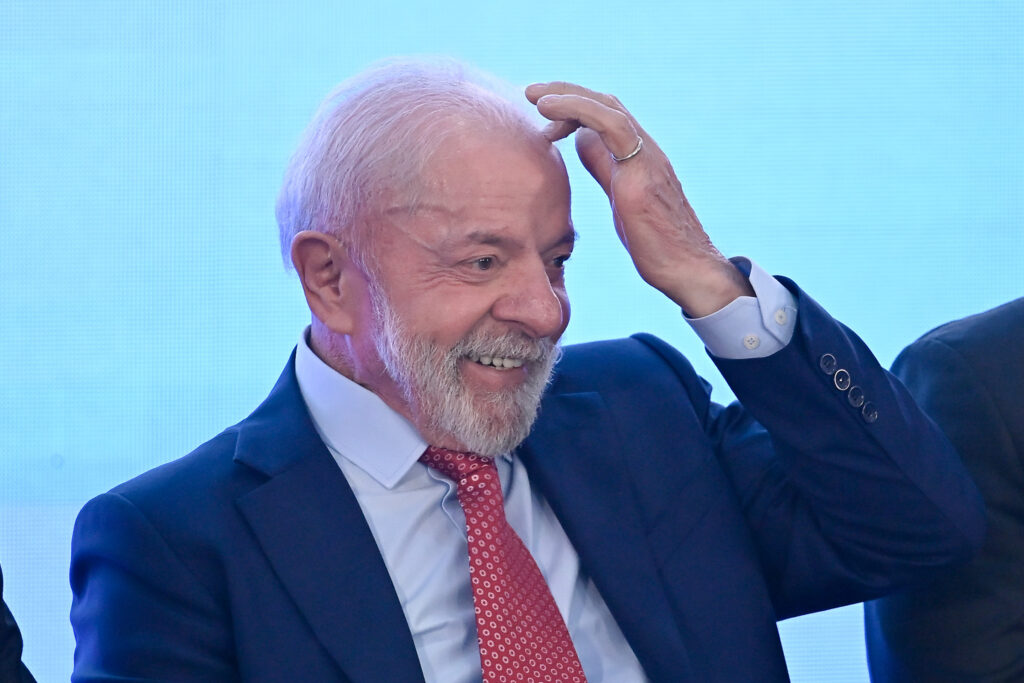 em-ligacao-com-trump,-lula-faz-piada-e-diz-nao-ter-inimigos