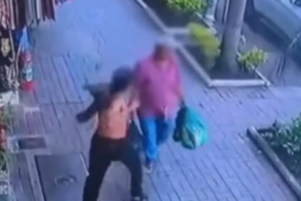 video:-jovem-e-preso-apos-dar-soco-em-rosto-de-senhor-em-calcada-de-santana