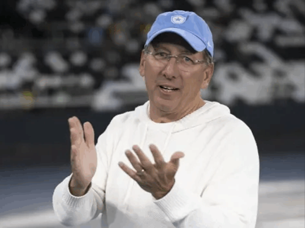 textor-promete-longa-vida-no-botafogo-e-alfineta-saf-rival:-“nao-somos-o-vasco”