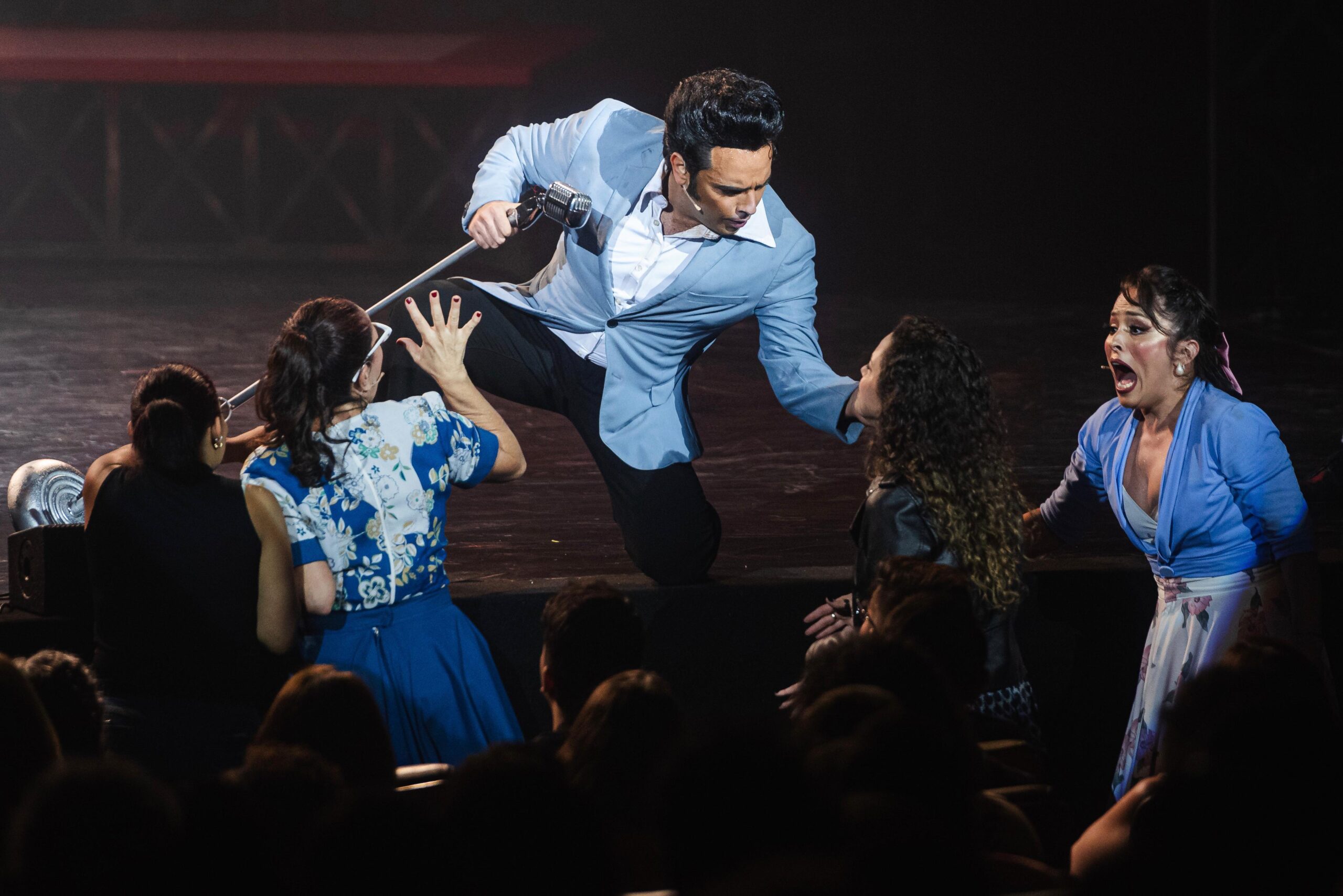 Musical sobre Elvis Presley retorna ao Rio com novo elenco e trilha emocionante