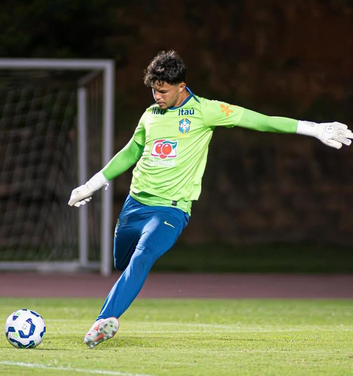 bruninho-samudio-defende-penalti-e-brasil-vence-argentina-em-torneio-de-base