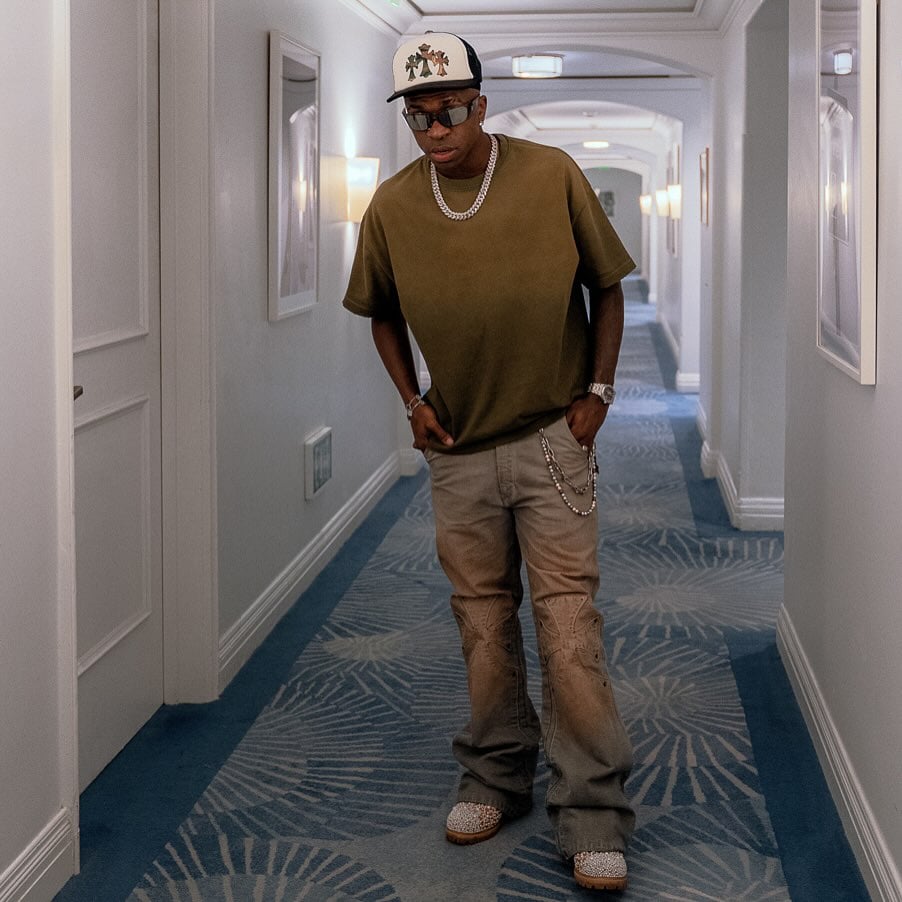 affair-de-vini-jr.-em-“a-fazenda”?-nova-modelo-que-conversou-com-jogador-toparia-reality