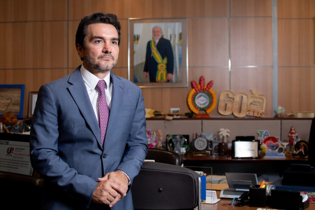 Afastado do União, Sabino diz que procurará Centrão por apoio a Lula
