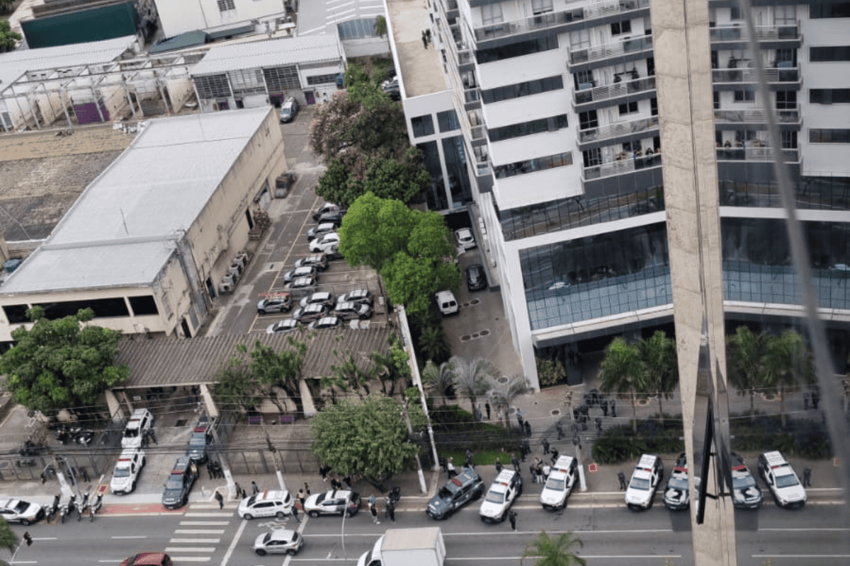 La Casa de Papel? Bando liga para “Professor” durante roubo milionário