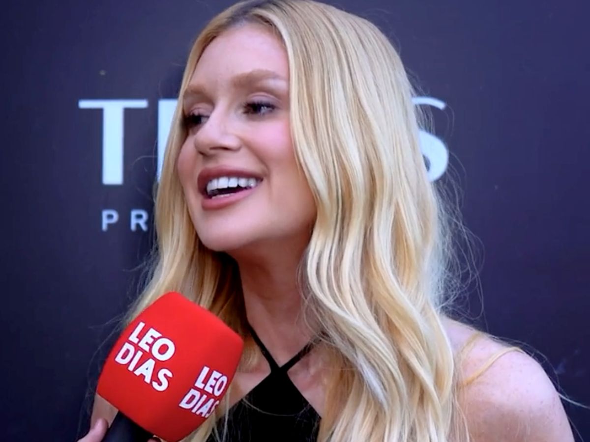 Bye bye, loiro! Marina Ruy Barbosa volta ao ruivo após mais de cinco meses