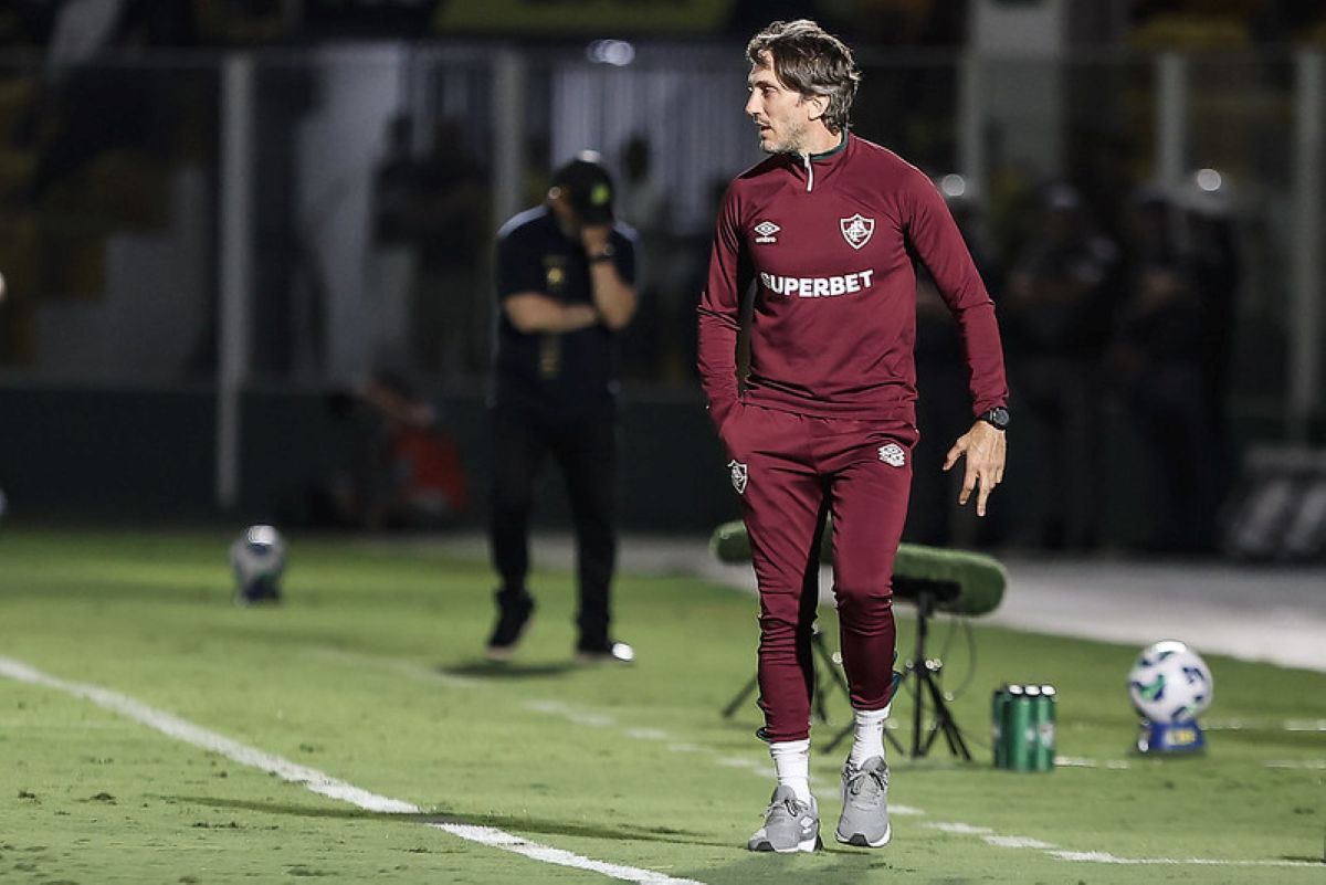 Zubeldía critica arbitragem após jogo: “Momento totalmente negativo”