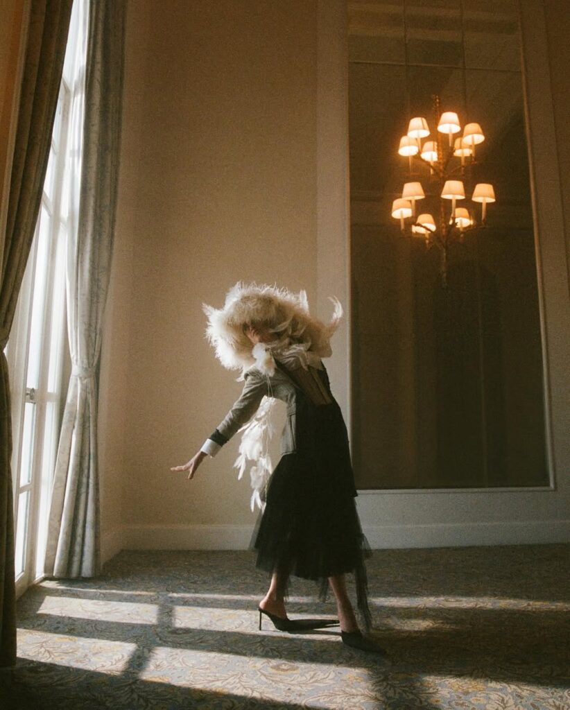 fernanda-torres-estampa-capa-de-revista-na-holanda-e-fala-de-carreira