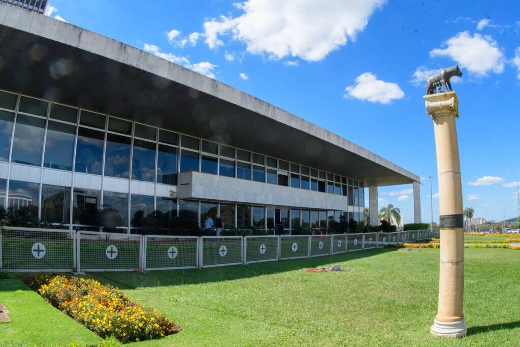 gdf-antecipa-dia-do-servidor-e-emenda-ponto-facultativo-com-fim-de-semana