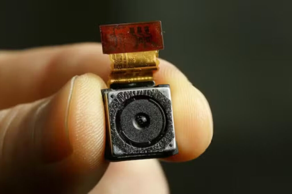 go:-homem-e-investigado-por-esconder-camera-na-casa-de-amigos