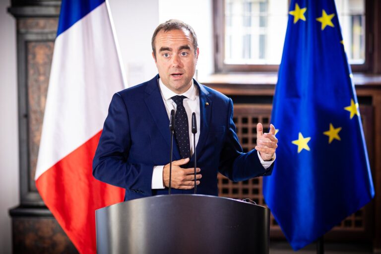 macron-renomeia-primeiro-ministro-que-havia-renunciado-ao-cargo