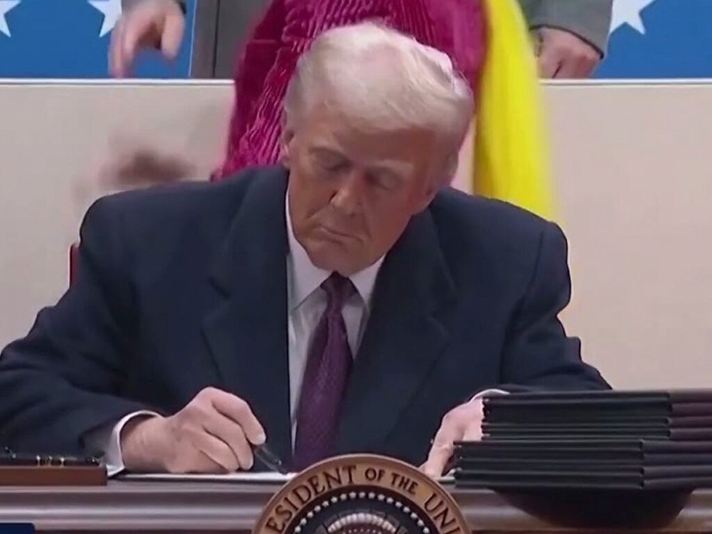 trump-anuncia-tarifa-de-100%-contra-a-china-e-reacende-tensao-comercial-global