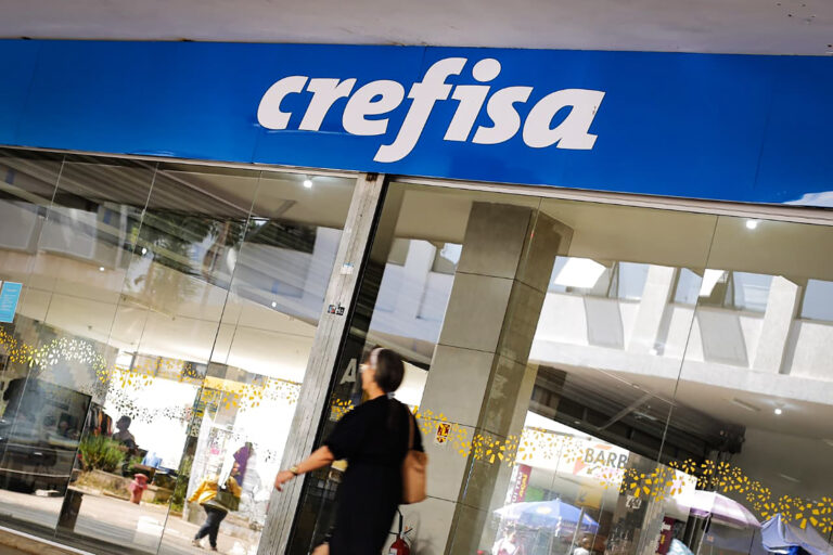 cpmi:-parlamentar-diz-que-crefisa-“pagou-para-ter-a-folha-do-inss”