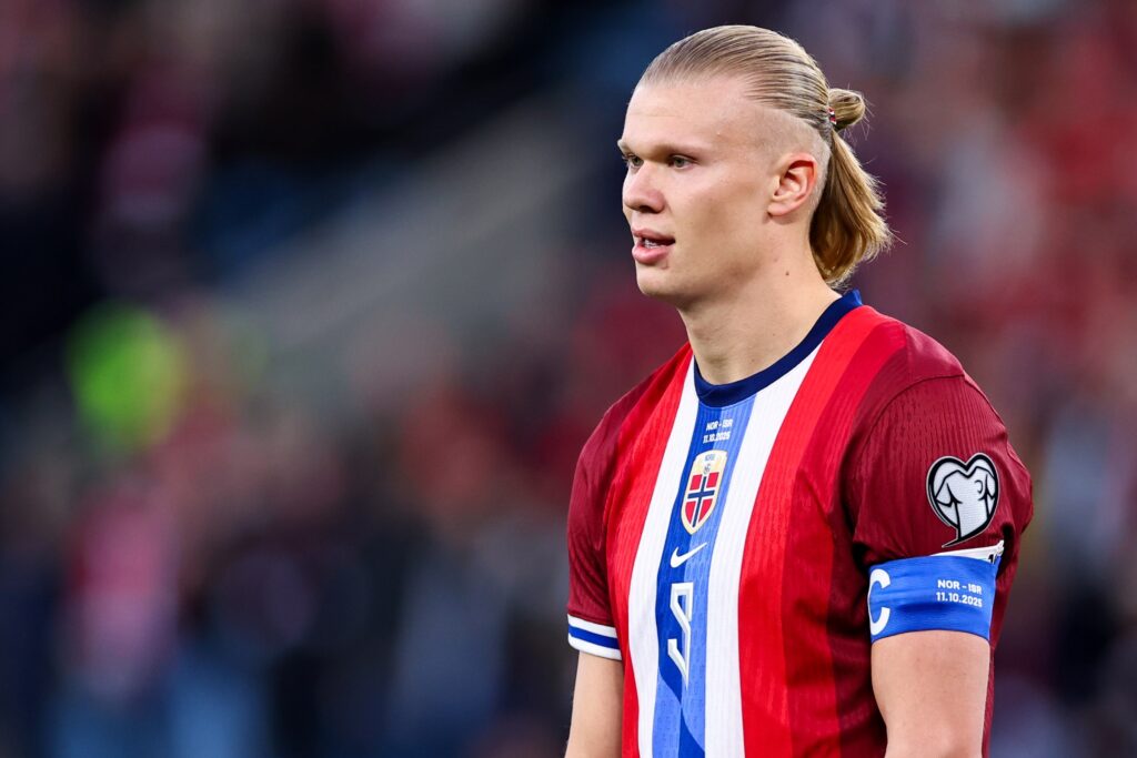 haaland-supera-lendas-e-atinge-50-gols-por-selecoes-em-tempo-recorde