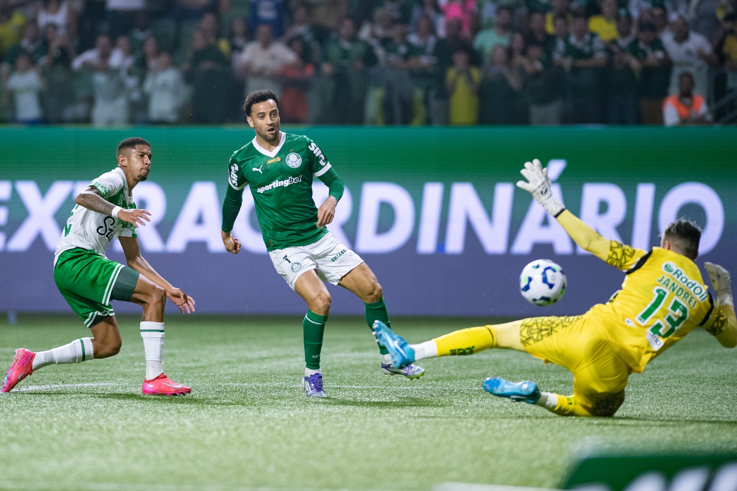 Palmeiras goleia Juventude e se isola na liderança do Brasileirão