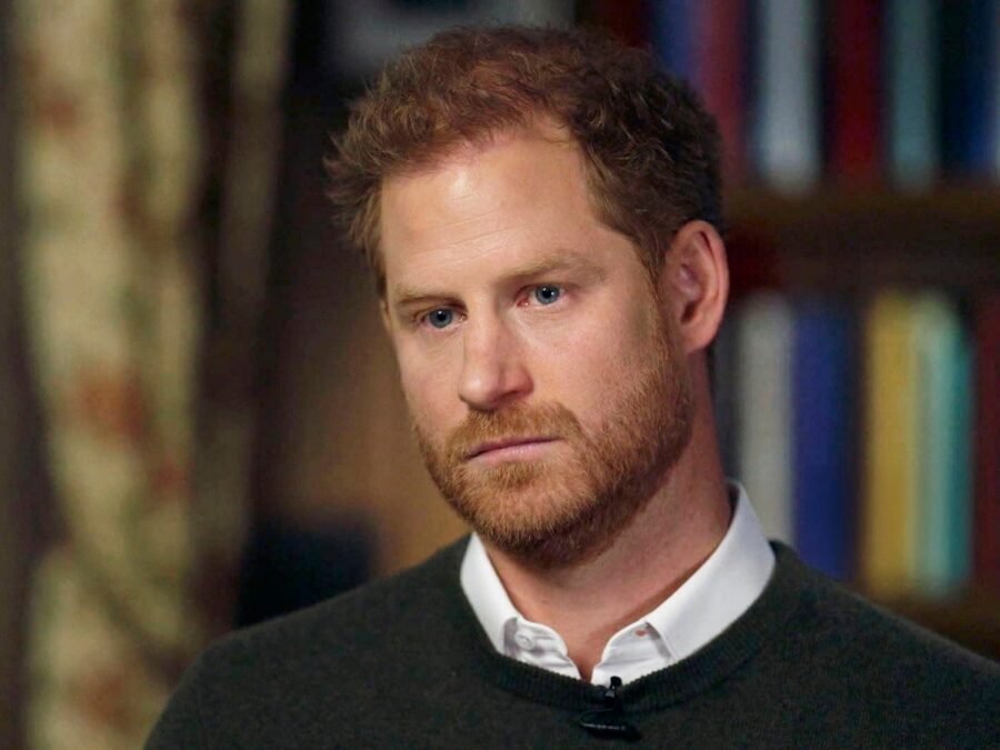 Sem proteção da realeza, príncipe Harry enfrenta perseguidora no Reino Unido