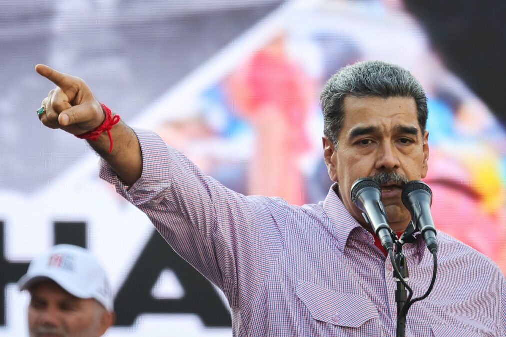 “Bruxa demoníaca”, diz Maduro sobre opositora ganhadora do Nobel