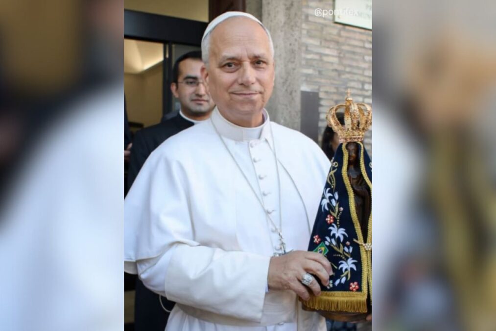 No dia de Aparecida, Papa Leão XIV posta foto com imagem da padroeira