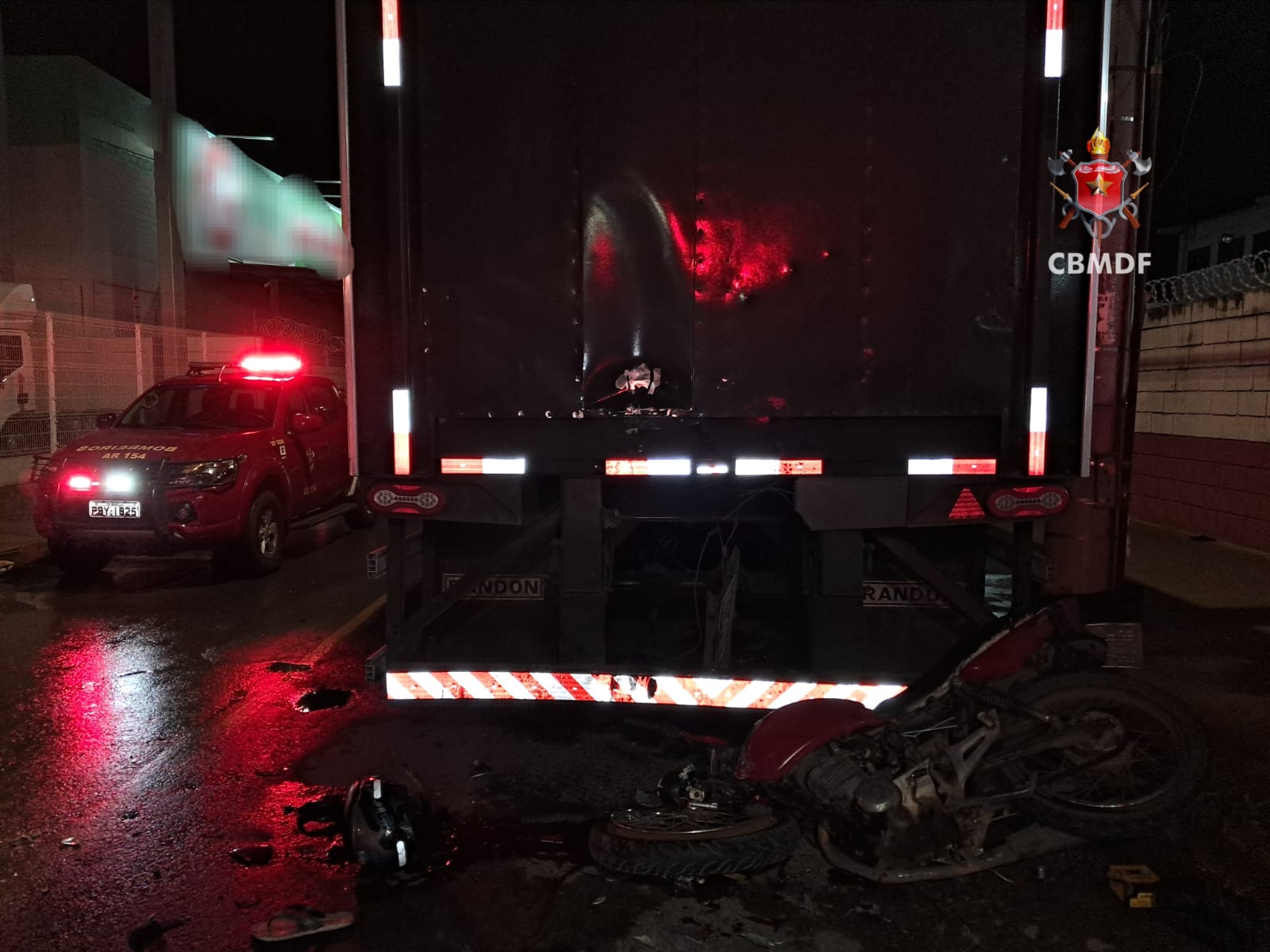 Motociclista morre após colidir com carreta em Águas Claras