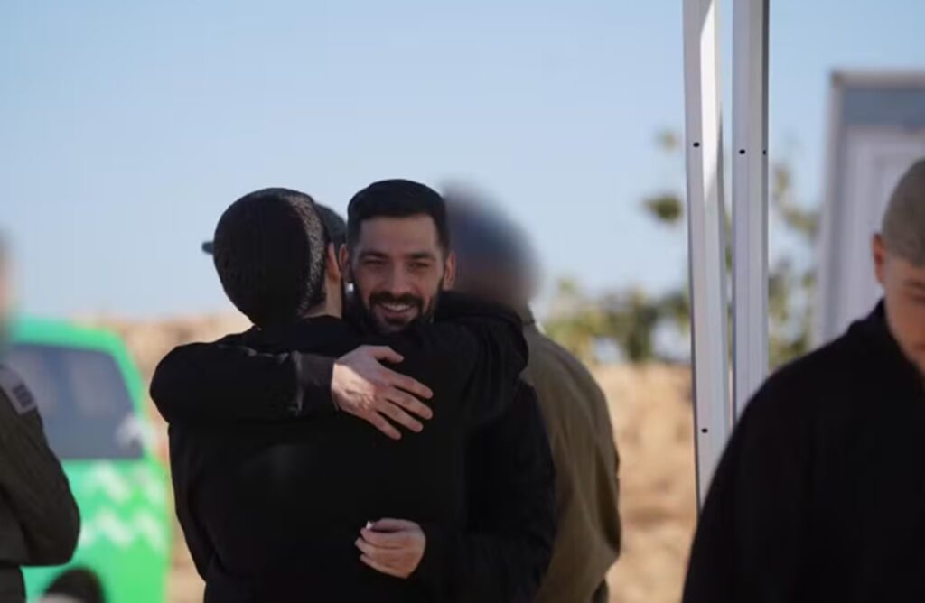 hamas-liberta-refens-que-estavam-em-gaza-para-troca-com-palestinos