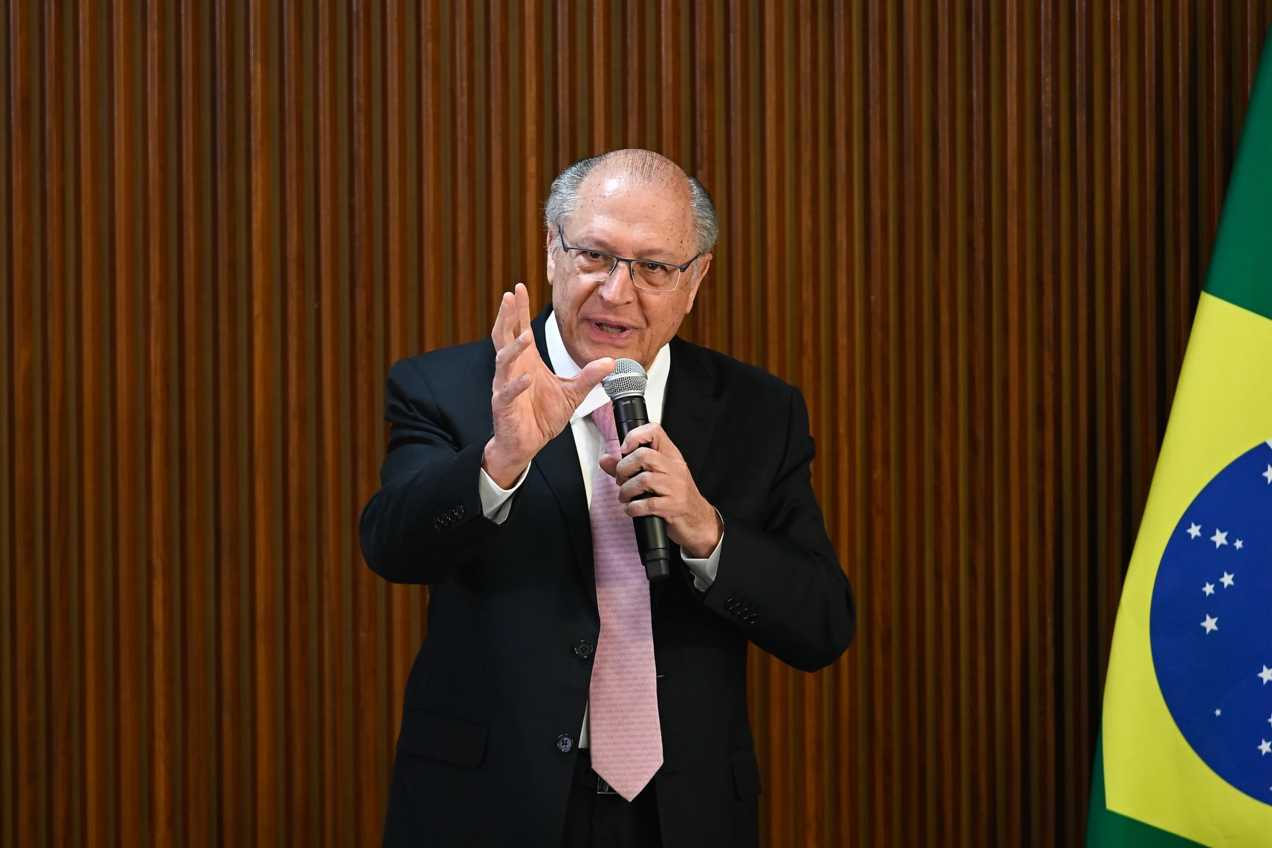 “Queremos liderar pelo exemplo”, diz Alckmin em reunião da Pré-COP