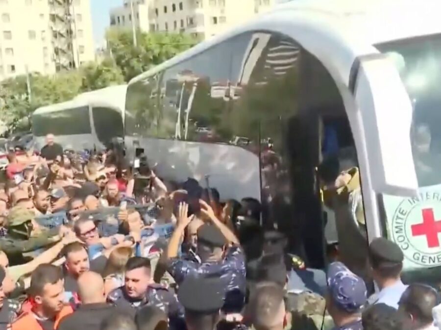 Hamas liberta 20 reféns e Israel solta 2 mil prisioneiros em cessar-fogo