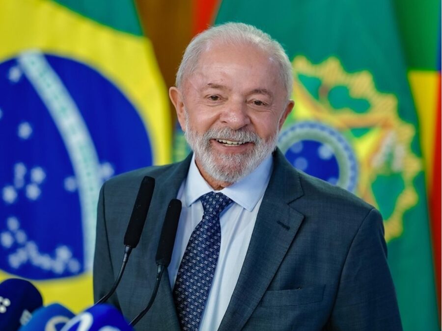 Sobre Zambelli, Lula diz que “nem lembrava desse nome” e que a parlamentar “não merece respeito”