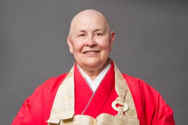 monja-coen:-“educar-o-kokoro-e-aprender-a-sair-do-eu-e-servir-a-vida”