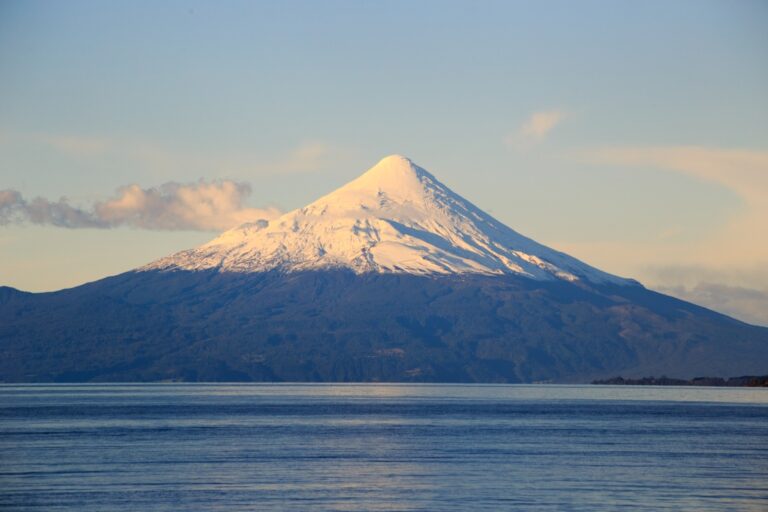 regiao-dos-lagos:-o-destino-chileno-que-une-neve,-termas-e-sabores