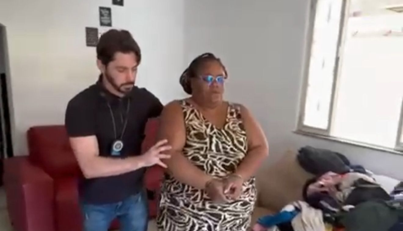 Quem é a cuidadora presa por dopar idoso e dar golpe de R$ 500 mil