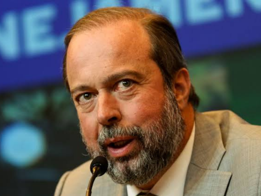 Horas após apagão, ministro de Minas e Energia descarta horário de verão neste ano