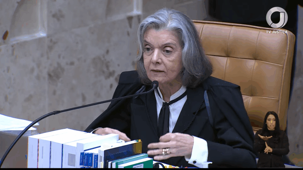 carmen-lucia-corrige-advogado-em-sessao-e-nega-que-tse-tenha-cogitado-voto-impresso