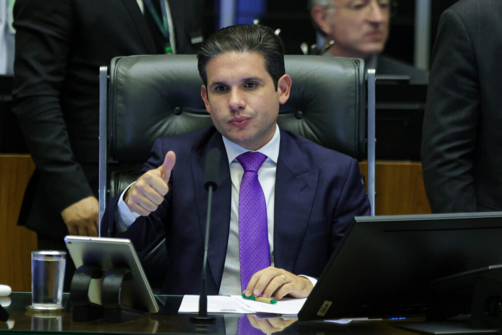 Após demissões do Centrão, Motta diz que LDO pode ser adiada