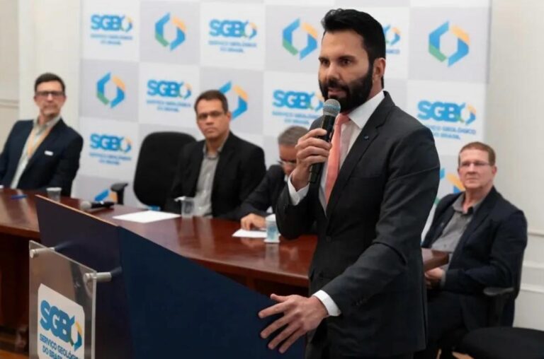 presidente-de-estatal-comunica-saida-apos-denuncia e criticas