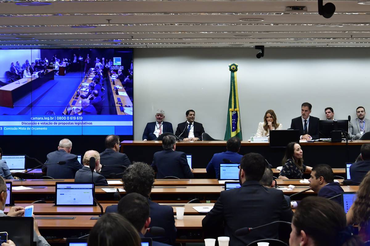 Congresso adia a votação da LDO de 2026 para a próxima terça (21/10)