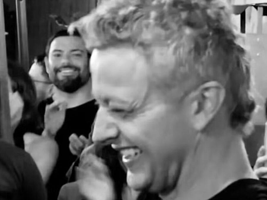 Climão? Que nada! Vídeo mostra namorado de Sandy no aniversário do ex dela, Lucas Lima