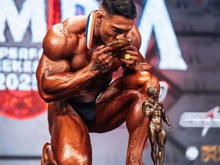 Ramon Dino é recebido com festa em São Paulo após conquistar o Mr. Olympia