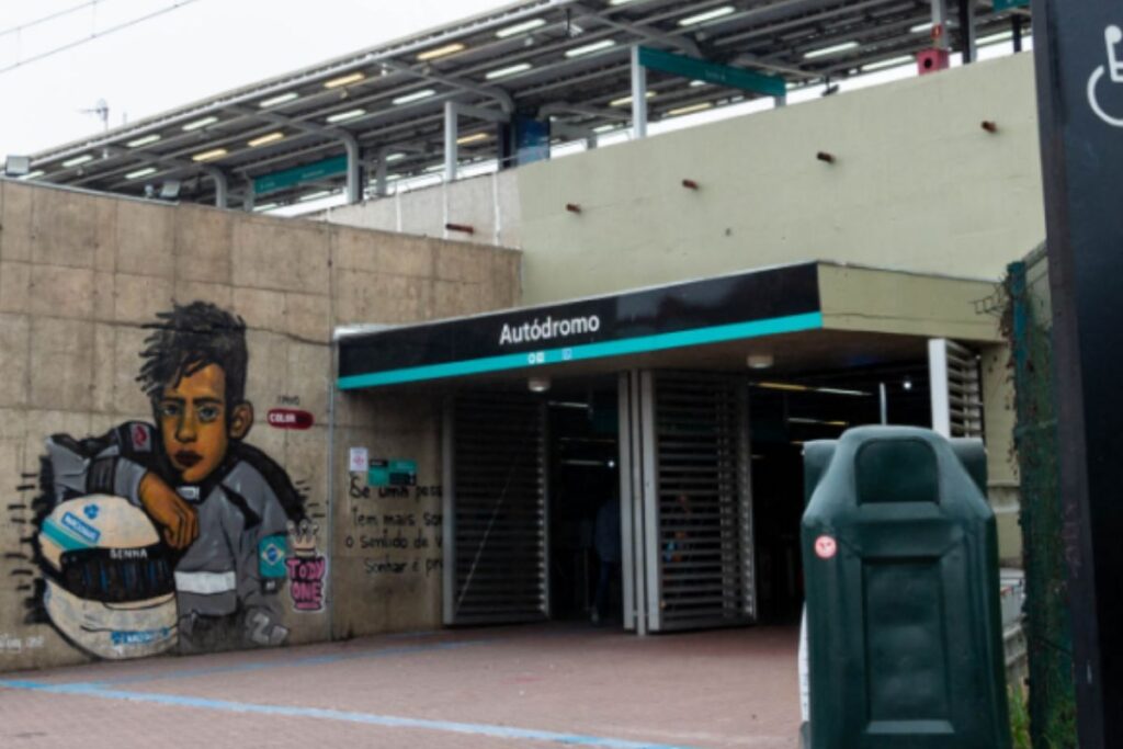 passageiro-aciona-botao-de-emergencia-de-trem-da-linha-9-esmeralda