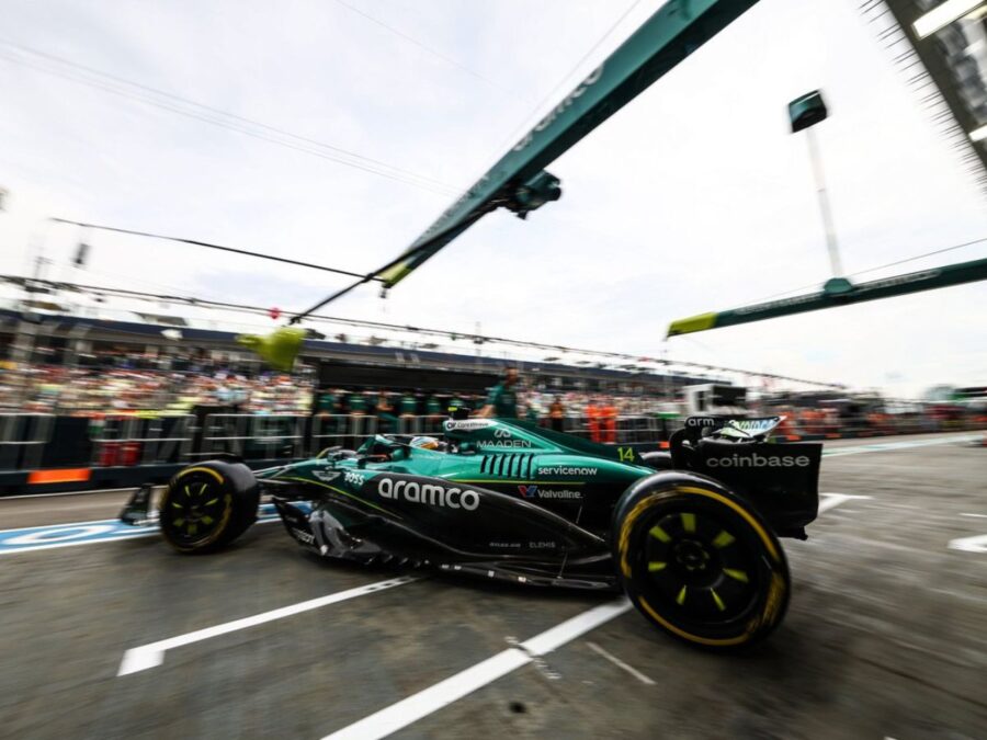 Chefe da equipe de Alonso nega aposentadoria do piloto: “Idade não é problema pra ele”