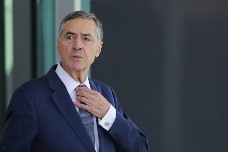 prestes-a-se-aposentar-do-stf,-barroso-passa-mal-e-vai-ao-hospital