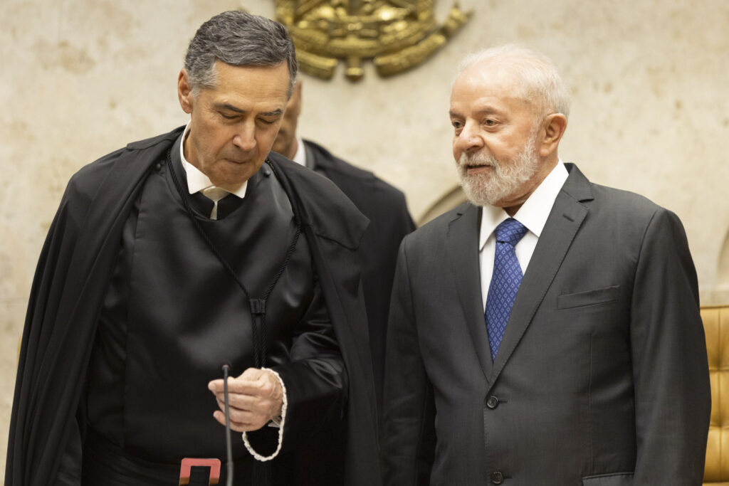 lula-assina-aposentadoria-de-barroso,-que-deixa-o-stf-no-sabado