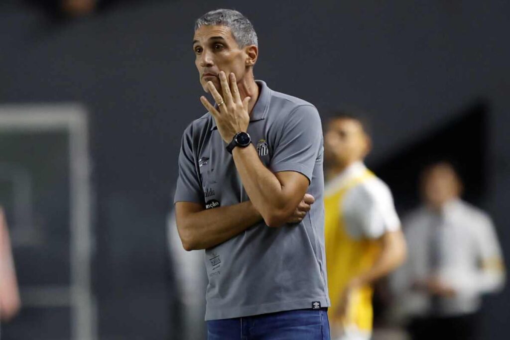 vojvoda-destaca-postura-do-santos-e-agradece-torcida-apos-vitoria