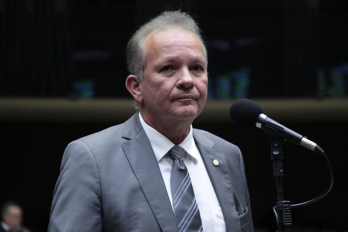 E-mail de ex-presidente do INSS revela pedido de deputado por entidade