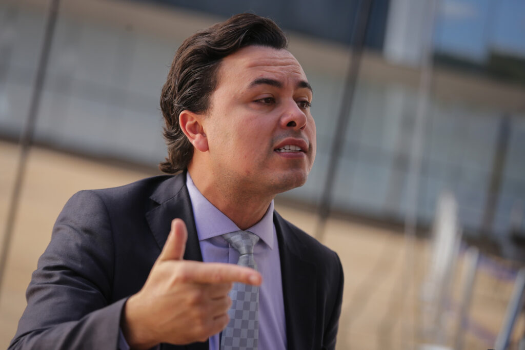 o-advogado-de-filipe-martins-e-maluco?