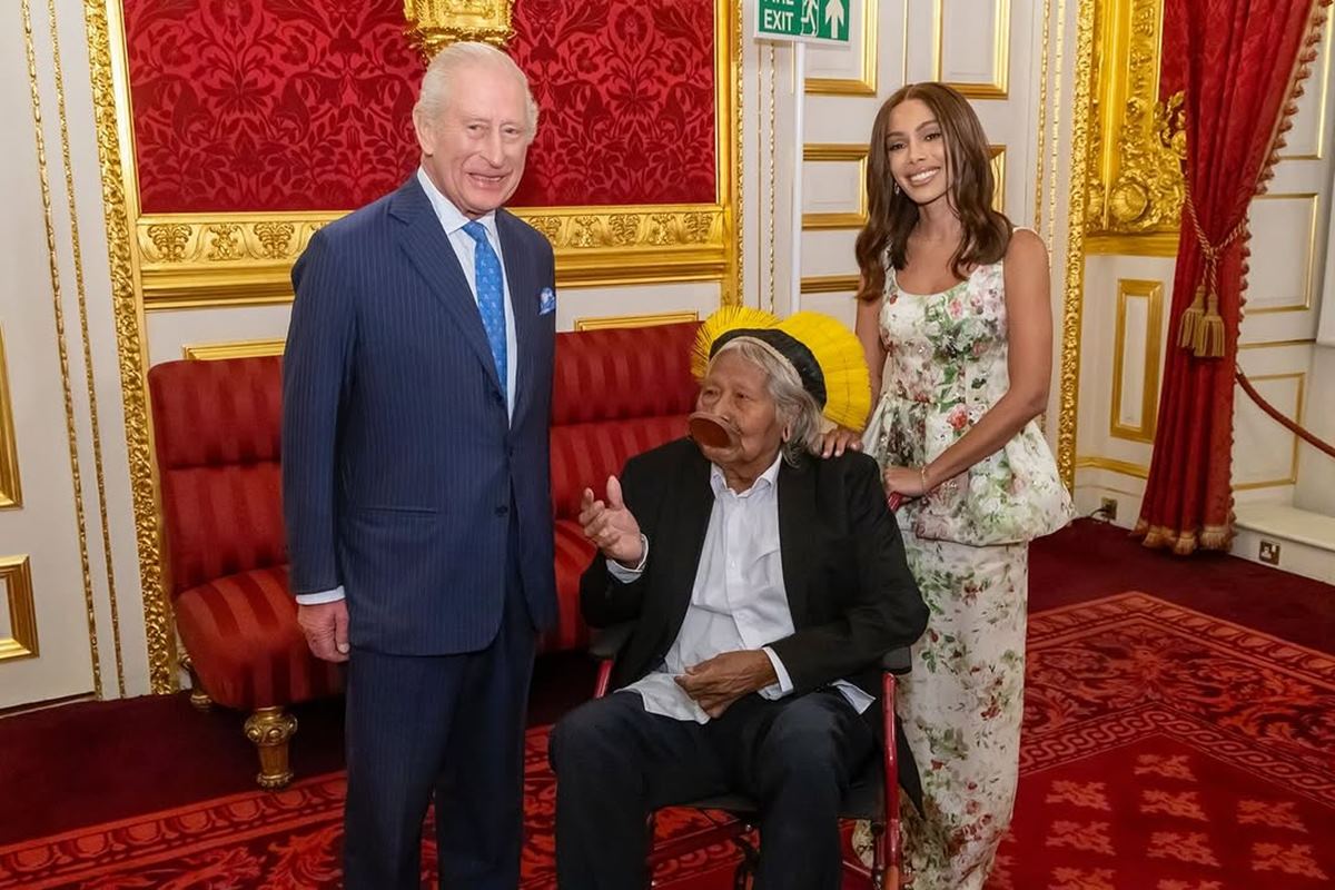 Anitta compartilha detalhes de encontro com rei Charles em palácio