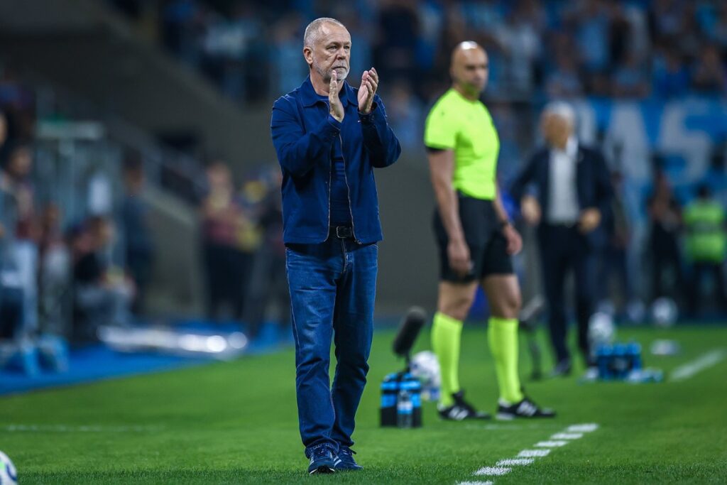mano-menezes-destaca-evolucao-do-gremio-apos-vitoria-sobre-o-sao-paulo